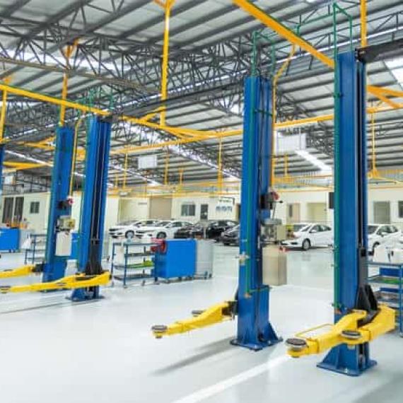 Sơn epoxy tự san phẳng là gì? Lưu ý khi thi công sơn epoxy