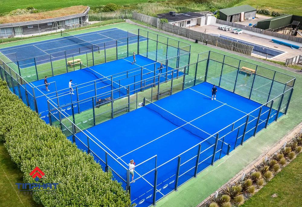 Thi cong san padel 5