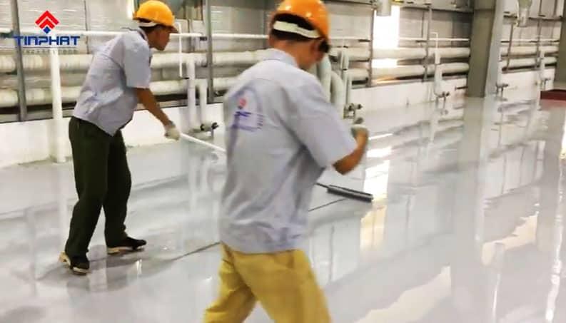 Video thi công sơn Epoxy tự san phẳng- Epoxy Tín Phát